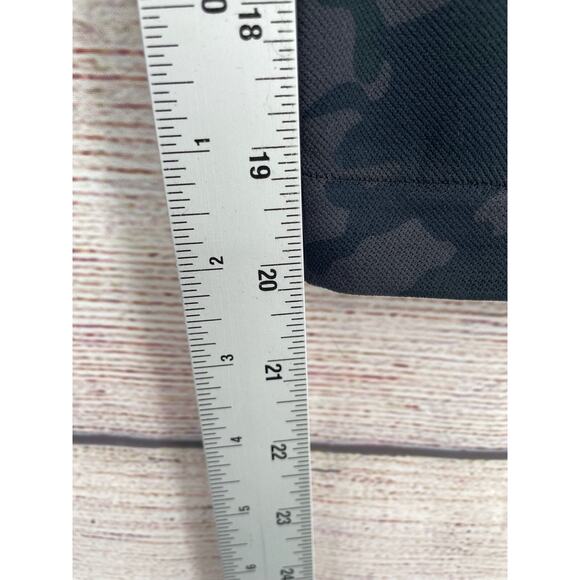 Spanx Look At Me Now Cropped Seamless Leggings Women's Size M Black/Gray Camo - Picture 6 of 6